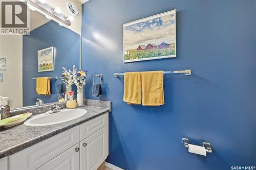 523 Denham Way, Saskatoon, SK - Indoor Photo Showing Bathroom