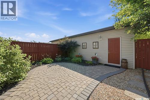 523 Denham Way, Saskatoon, SK - Outdoor