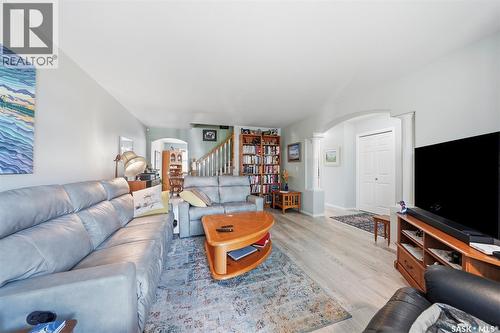 523 Denham Way, Saskatoon, SK - Indoor Photo Showing Living Room