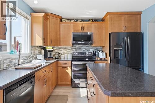 523 Denham Way, Saskatoon, SK - Indoor Photo Showing Kitchen