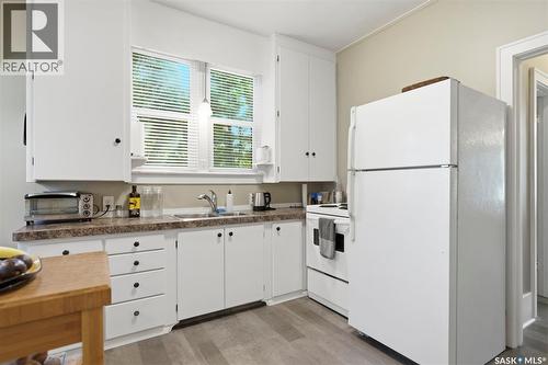 1021 12Th Street E, Saskatoon, SK - Indoor Photo Showing Kitchen With Double Sink