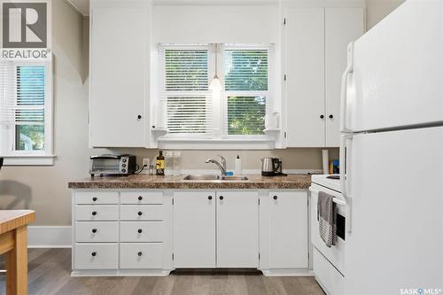 1021 12Th Street E, Saskatoon, SK - Indoor Photo Showing Kitchen With Double Sink