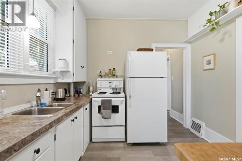 1021 12Th Street E, Saskatoon, SK - Indoor Photo Showing Kitchen With Double Sink