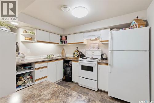 1021 12Th Street E, Saskatoon, SK - Indoor Photo Showing Kitchen