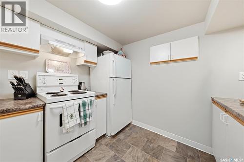 1021 12Th Street E, Saskatoon, SK - Indoor Photo Showing Kitchen