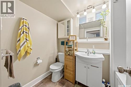 1021 12Th Street E, Saskatoon, SK - Indoor Photo Showing Bathroom