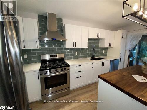 41 Copeman Crescent, Barrie, ON - Indoor Photo Showing Kitchen With Upgraded Kitchen