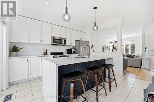 44 Lou Pomanti Street, Toronto, ON - Indoor Photo Showing Kitchen With Upgraded Kitchen