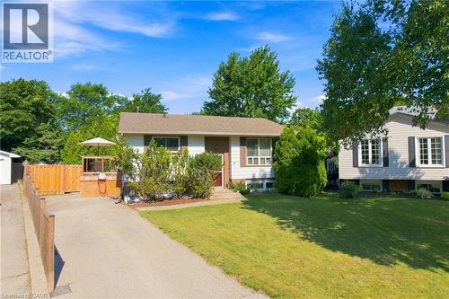 Split-level residence featuring a brick and siding exterior with brown shutters - 46 Brett Court, Hamilton, ON - Outdoor With Facade