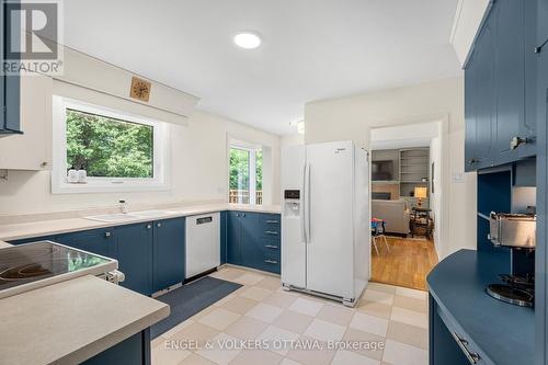 2343 Whitehaven Crescent, Ottawa, ON - Indoor Photo Showing Kitchen