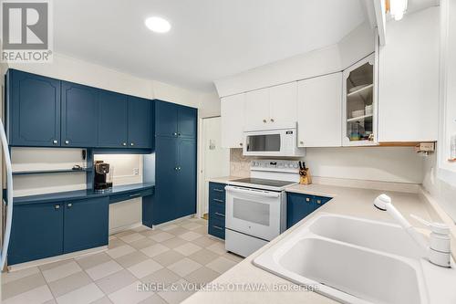 2343 Whitehaven Crescent, Ottawa, ON - Indoor Photo Showing Kitchen With Double Sink