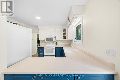 2343 Whitehaven Crescent, Ottawa, ON - Indoor Photo Showing Kitchen