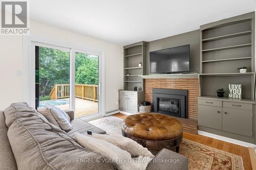 2343 Whitehaven Crescent, Ottawa, ON - Indoor Photo Showing Living Room With Fireplace