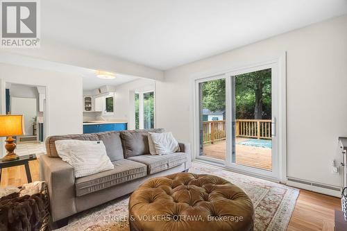 2343 Whitehaven Crescent, Ottawa, ON - Indoor Photo Showing Living Room