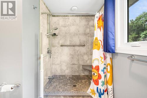 2343 Whitehaven Crescent, Ottawa, ON - Indoor Photo Showing Bathroom
