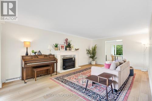 2343 Whitehaven Crescent, Ottawa, ON - Indoor Photo Showing Living Room With Fireplace