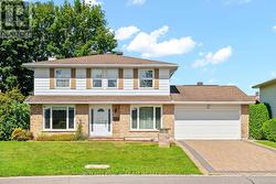 22 MARKHAM AVENUE Ottawa, ON K2G 3Y2