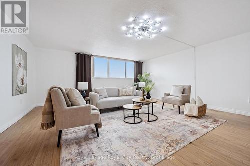 607 - 93 Westwood Road, Guelph (Willow West/Sugarbush/West Acres), ON - Indoor Photo Showing Living Room