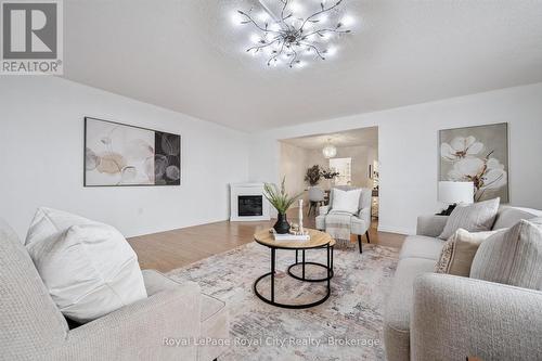 607 - 93 Westwood Road, Guelph (Willow West/Sugarbush/West Acres), ON - Indoor Photo Showing Living Room