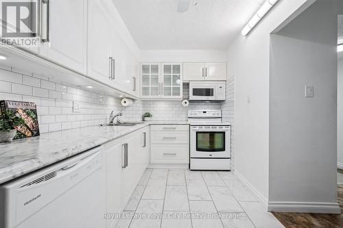 607 - 93 Westwood Road, Guelph (Willow West/Sugarbush/West Acres), ON - Indoor Photo Showing Kitchen