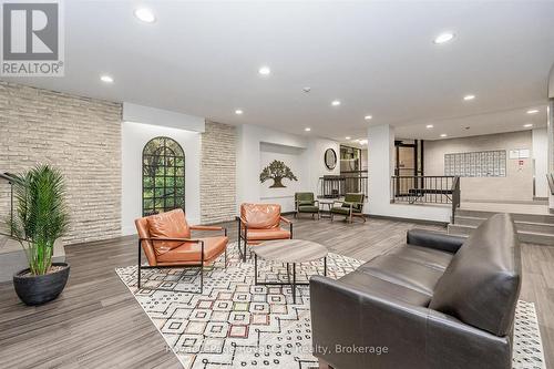 607 - 93 Westwood Road, Guelph (Willow West/Sugarbush/West Acres), ON - Indoor Photo Showing Living Room