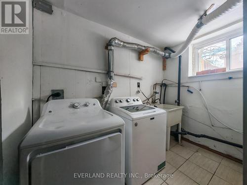 18 Camberley Court, Toronto, ON - Indoor Photo Showing Laundry Room