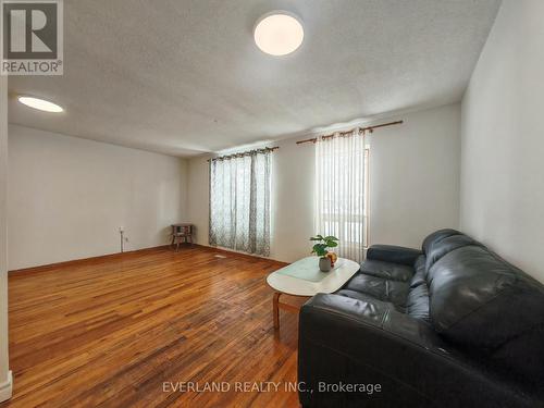 18 Camberley Court, Toronto, ON - Indoor Photo Showing Living Room
