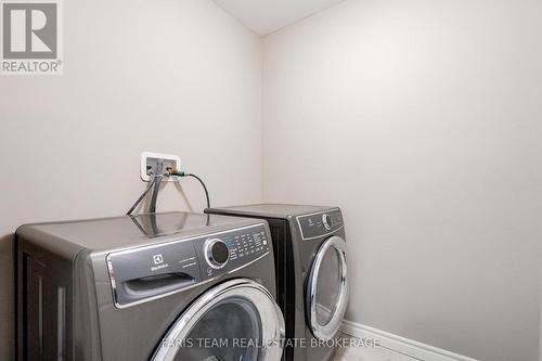 1016 Wright Drive, Midland, ON - Indoor Photo Showing Laundry Room