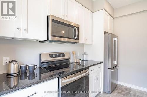 1016 Wright Drive, Midland, ON - Indoor Photo Showing Kitchen