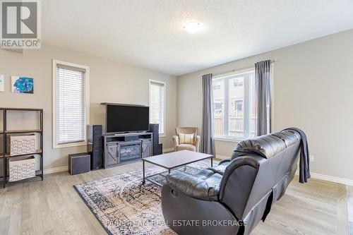 1016 Wright Drive, Midland, ON - Indoor Photo Showing Living Room