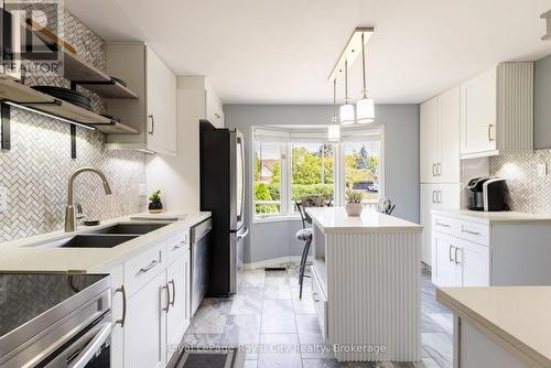 245 Elmira Road S, Guelph (Willow West/Sugarbush/West Acres), ON - Indoor Photo Showing Kitchen With Double Sink With Upgraded Kitchen