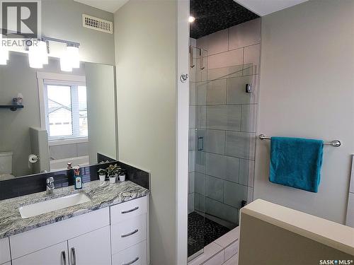 626 Kinloch Crescent, Saskatoon, SK - Indoor Photo Showing Bathroom