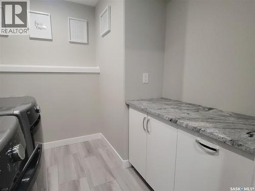 626 Kinloch Crescent, Saskatoon, SK - Indoor Photo Showing Laundry Room