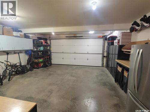 626 Kinloch Crescent, Saskatoon, SK - Indoor Photo Showing Garage