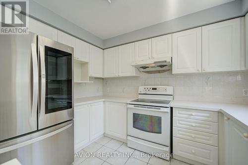 29 Charrington Crescent, Markham, ON - Indoor Photo Showing Kitchen
