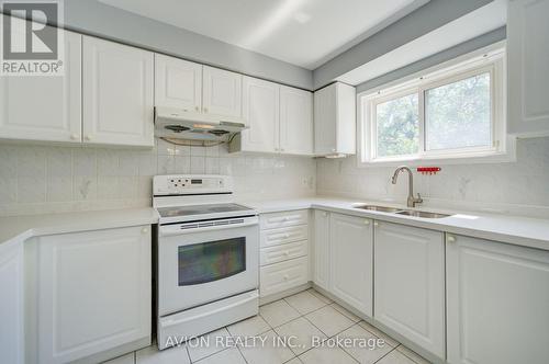 29 Charrington Crescent, Markham, ON - Indoor Photo Showing Kitchen With Double Sink