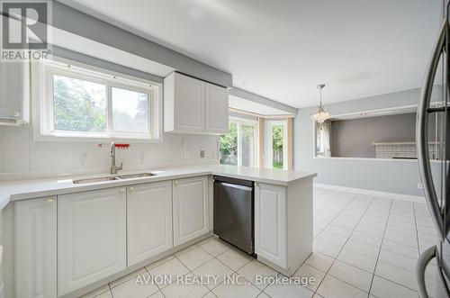 29 Charrington Crescent, Markham, ON - Indoor Photo Showing Kitchen With Double Sink