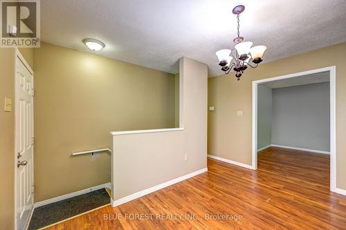 132 Ardsley Crescent, London North (North I), ON - Indoor Photo Showing Other Room