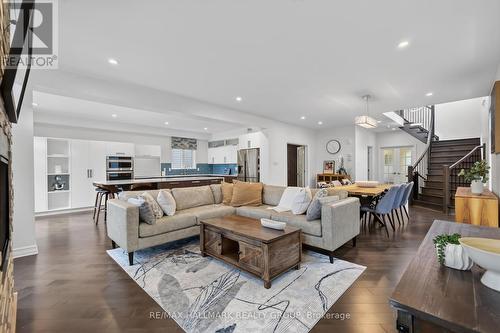 878 Excursion Way, Ottawa, ON - Indoor Photo Showing Living Room