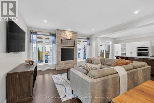 878 Excursion Way, Ottawa, ON - Indoor Photo Showing Living Room