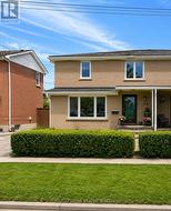 139 VAUXHALL DRIVE Toronto, ON M1P 1R5