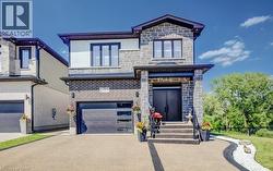 924 CHAPEL HILL Court  Kitchener, ON N2R 0P4