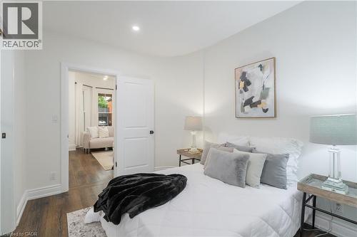 46 Murray Street E, Hamilton, ON - Indoor Photo Showing Bedroom