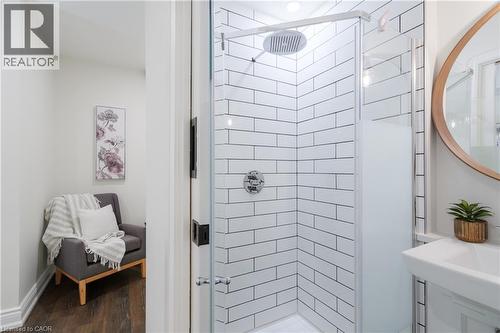 46 Murray Street E, Hamilton, ON - Indoor Photo Showing Bathroom
