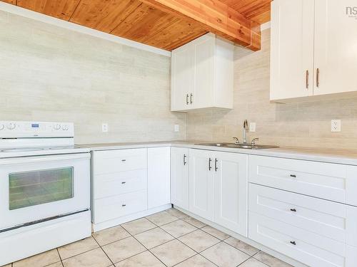 72 Cavendish Road, Halifax, NS - Indoor Photo Showing Kitchen