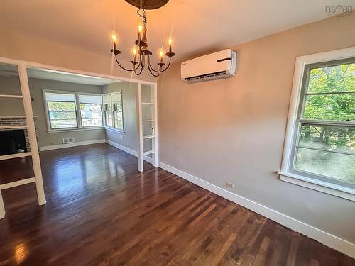 45 Hillcrest Street, Bridgewater, NS - Indoor Photo Showing Other Room
