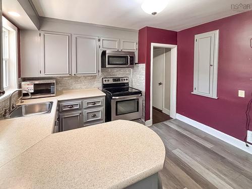 45 Hillcrest Street, Bridgewater, NS - Indoor Photo Showing Kitchen