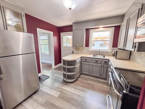 45 Hillcrest Street, Bridgewater, NS - Indoor Photo Showing Kitchen