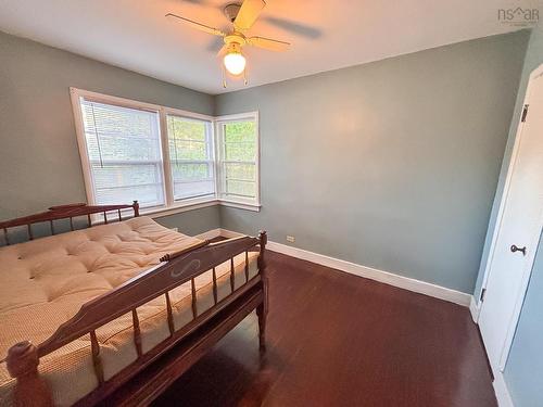 45 Hillcrest Street, Bridgewater, NS - Indoor Photo Showing Bedroom
