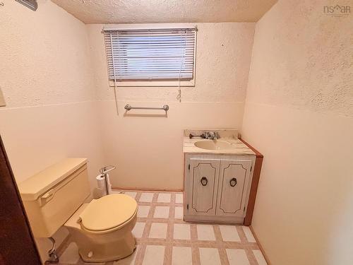 45 Hillcrest Street, Bridgewater, NS - Indoor Photo Showing Bathroom